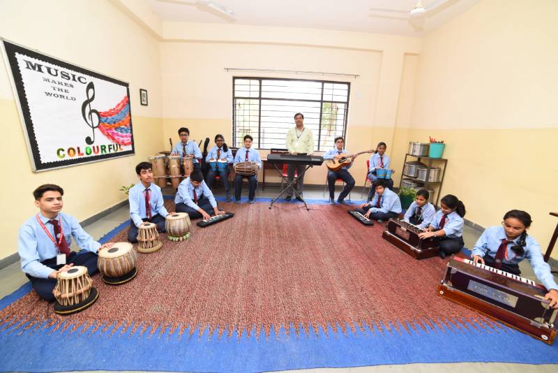 American Montessori Public School